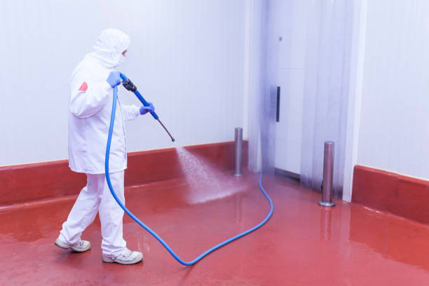 Best Animal Enclosure Cleaning  in Northwoods, MO